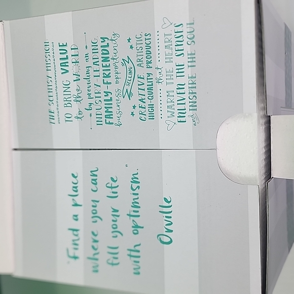 NIB. Scentsy, Build A Snowman, Scentsy Warmer Holiday 2017 Collection. - Picture 7 of 14